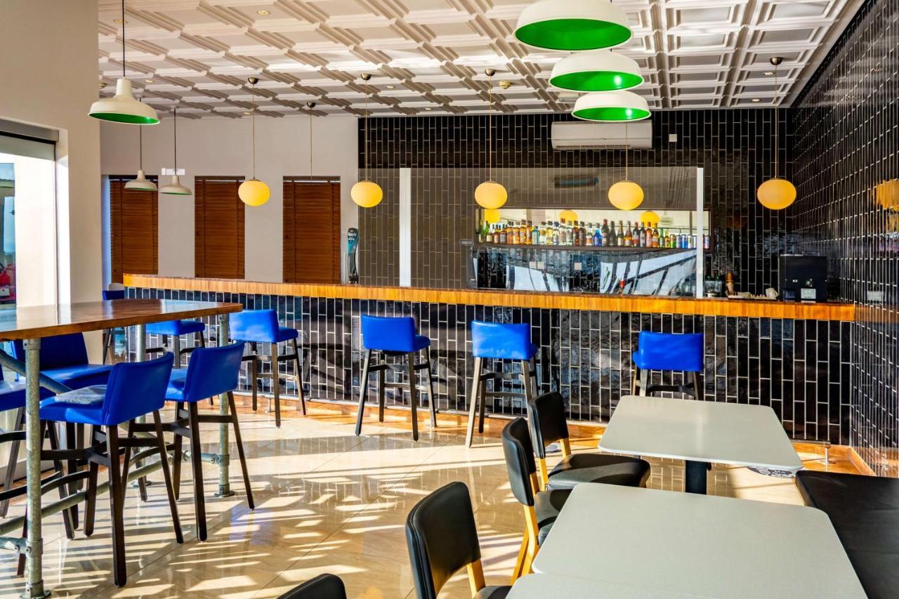 Park Inn By Radisson Hotel And Residence Дукм Экстерьер фото